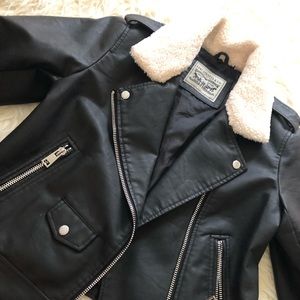 Levi’s Stratus Leather Jacket with Sherpa collar